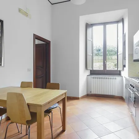 Muzii B Halldis Apartment